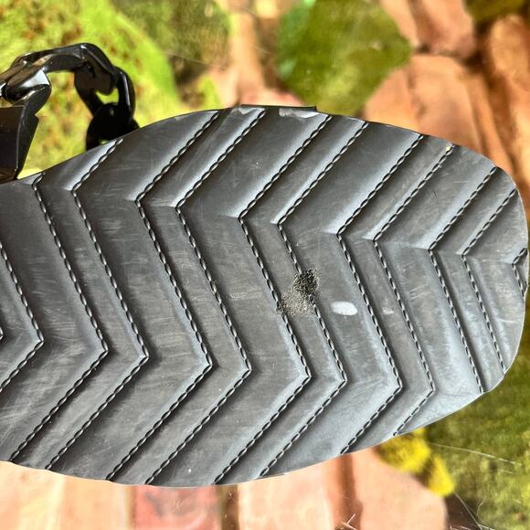 GUCCI Black Rubber Chain Flat Sandals SZ 40 (10US) - Picture 8 of 10